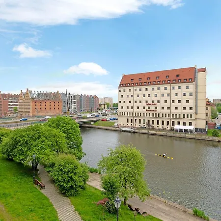 Wintera & Parking By Downtown Gdansk