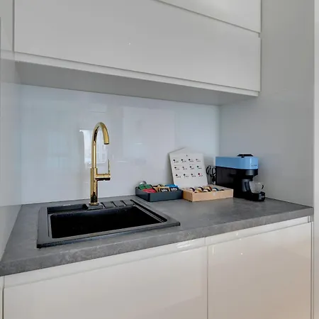 Wintera & Parking By Downtown Aparthotel