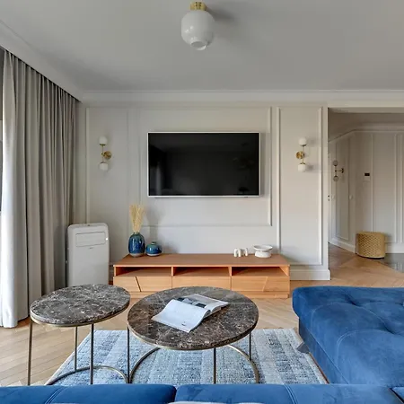 Wintera & Parking By Downtown 4*
