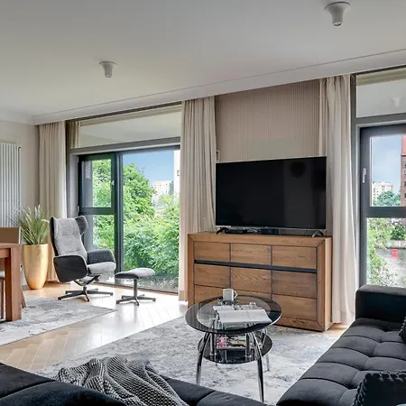 Wintera & Parking By Downtown Aparthotel